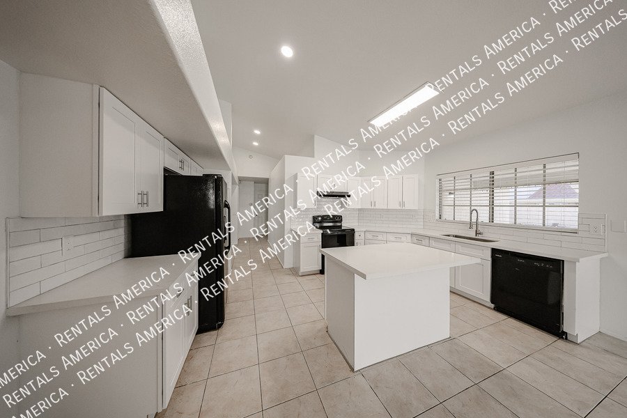 Move In Special . Amazing 4 BR/2BA Arrowhead Ranch Home! property image