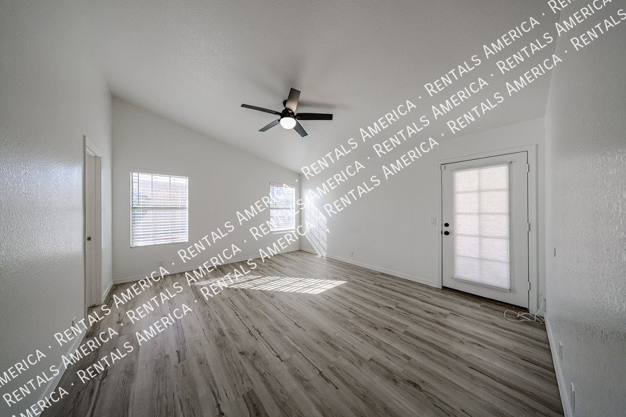 Move In Special . Amazing 4 BR/2BA Arrowhead Ranch Home! property image