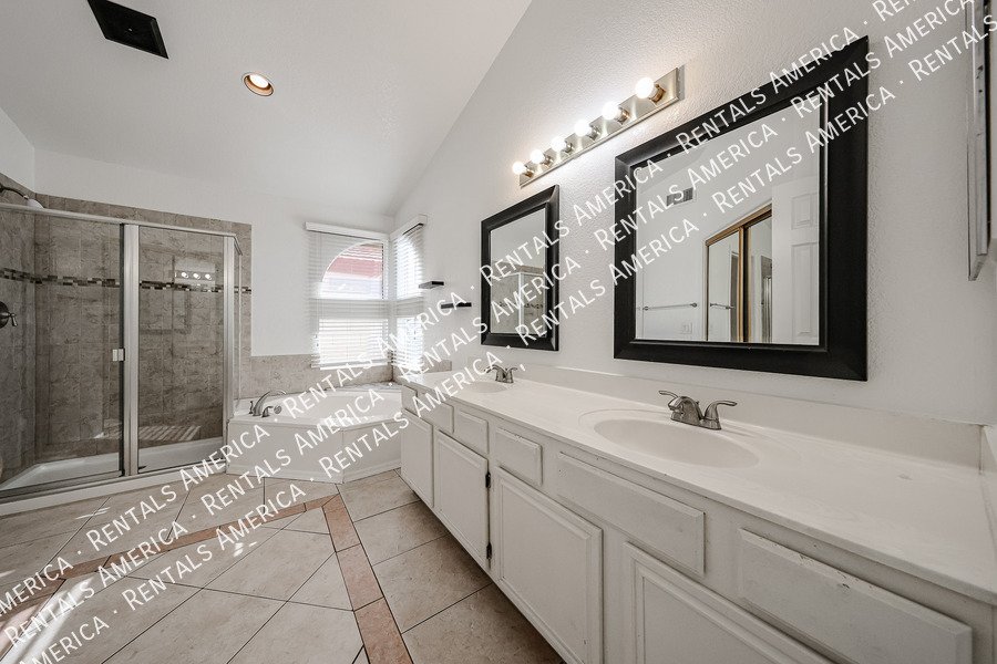 Move In Special . Amazing 4 BR/2BA Arrowhead Ranch Home! property image