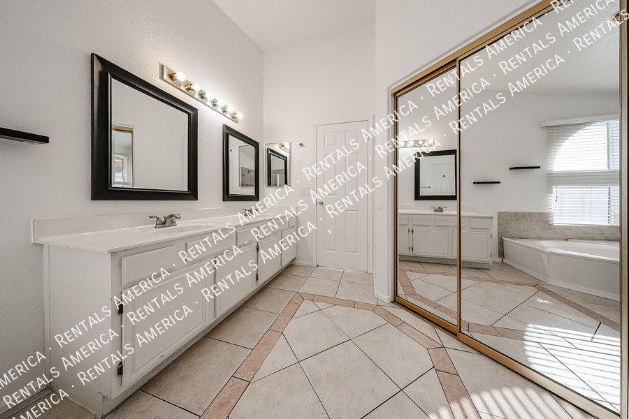 Move In Special . Amazing 4 BR/2BA Arrowhead Ranch Home! property image