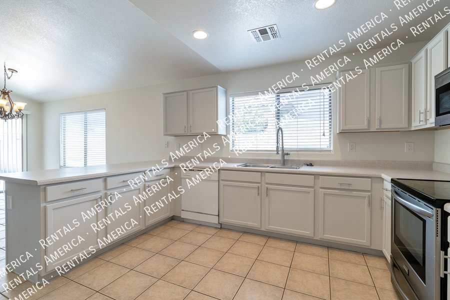 Beautiful home w/ Lots of Extras! property image