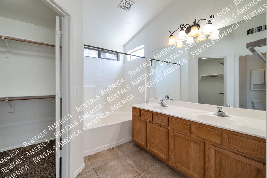 Beautiful home w/ Lots of Extras! property image