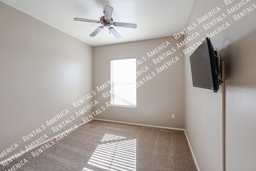 Upscale 2 Bedroom Condo Gated Community property image