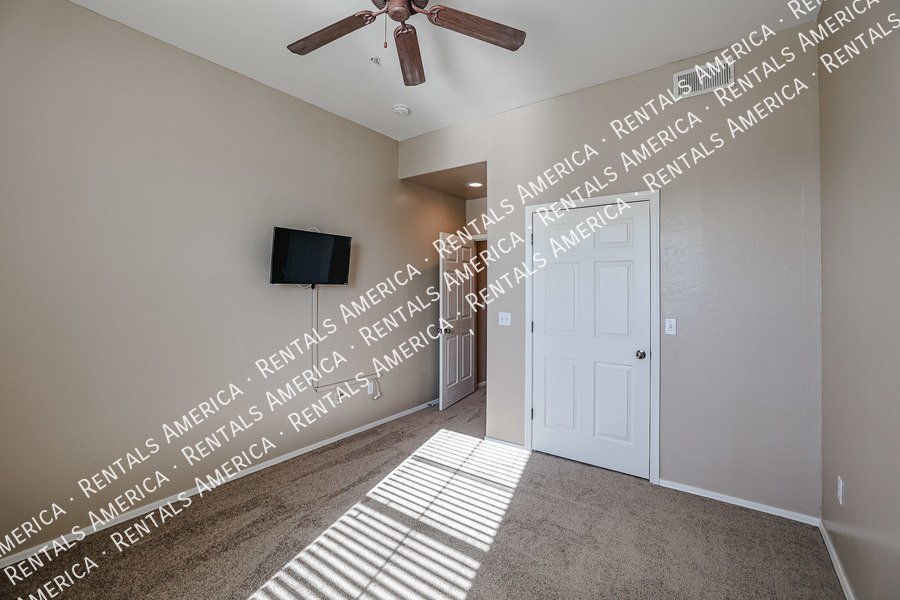 Upscale 2 Bedroom Condo Gated Community property image