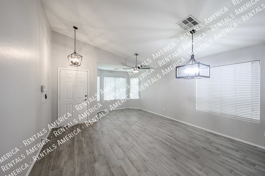 MI SPECIAL! Beautiful 4BD 2BA Home in Maricopa Meadows! property image