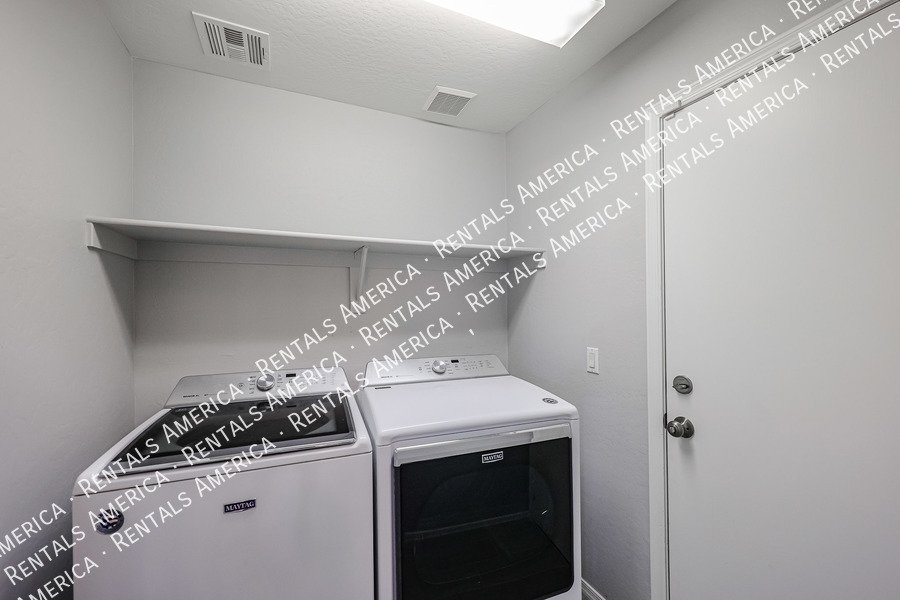 MI SPECIAL! Beautiful 4BD 2BA Home in Maricopa Meadows! property image