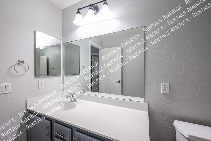 MI SPECIAL! Beautiful 4BD 2BA Home in Maricopa Meadows! property image