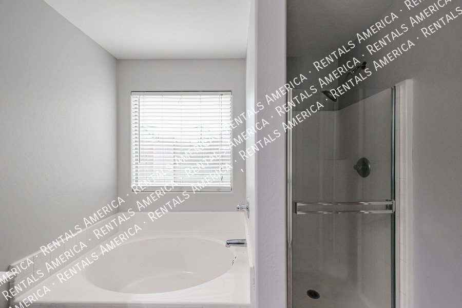 MI SPECIAL! Beautiful 4BD 2BA Home in Maricopa Meadows! property image