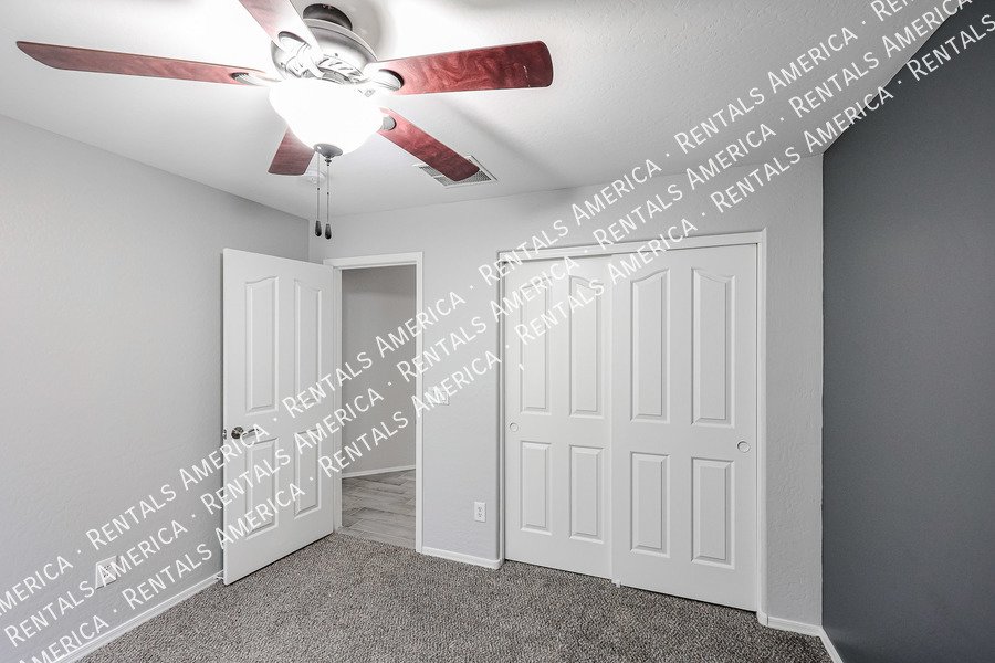 MI SPECIAL! Beautiful 4BD 2BA Home in Maricopa Meadows! property image