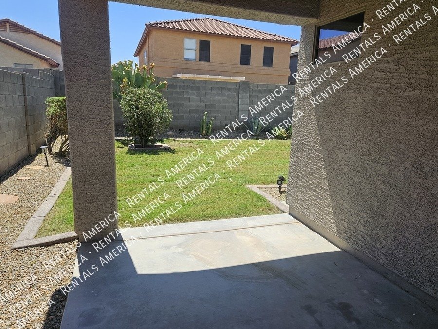 MI SPECIAL! Beautiful 4BD 2BA Home in Maricopa Meadows! property image