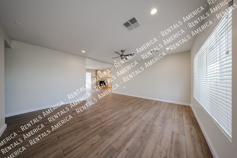 LOCATION LOCATION!  No RENT in NOVEMBER!!! property image