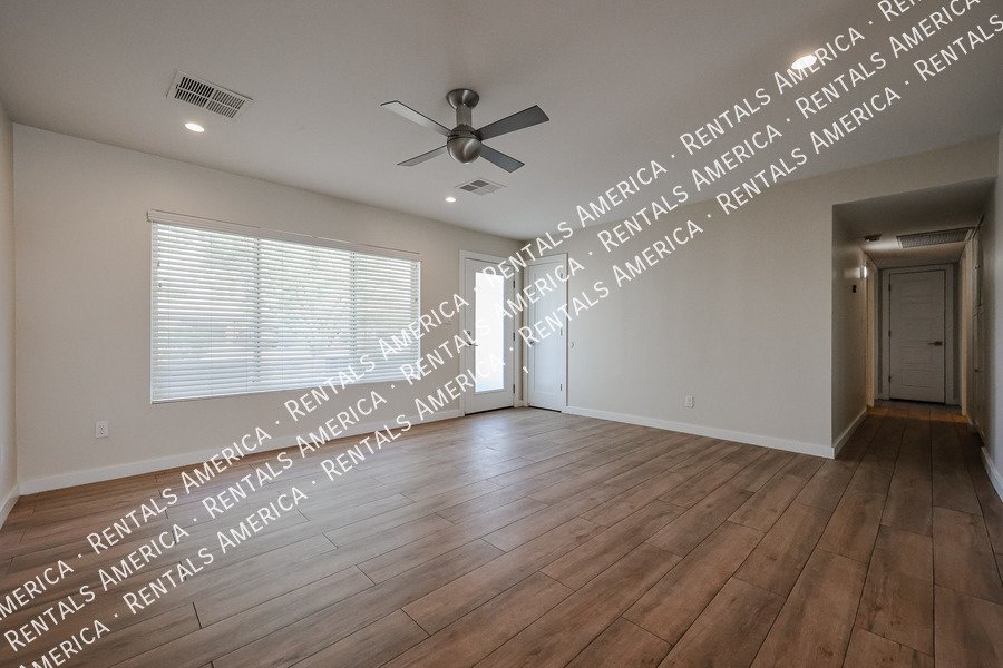 LOCATION LOCATION!  No RENT in NOVEMBER!!! property image