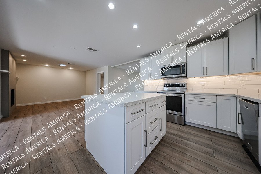 LOCATION LOCATION!  No RENT in NOVEMBER!!! property image