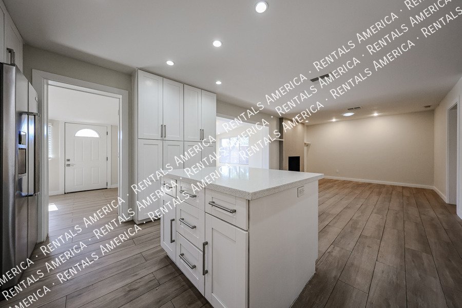 LOCATION LOCATION!  No RENT in NOVEMBER!!! property image