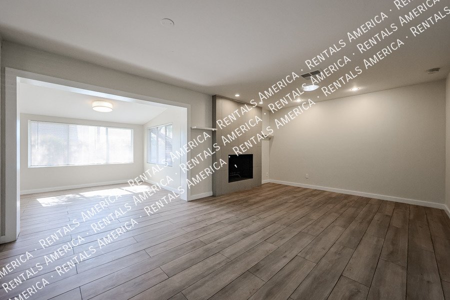 LOCATION LOCATION!  No RENT in NOVEMBER!!! property image