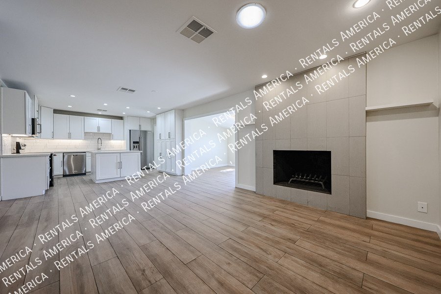 LOCATION LOCATION!  No RENT in NOVEMBER!!! property image