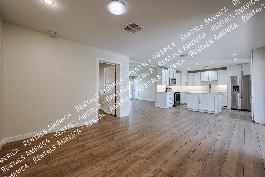 LOCATION LOCATION!  No RENT in NOVEMBER!!! property image