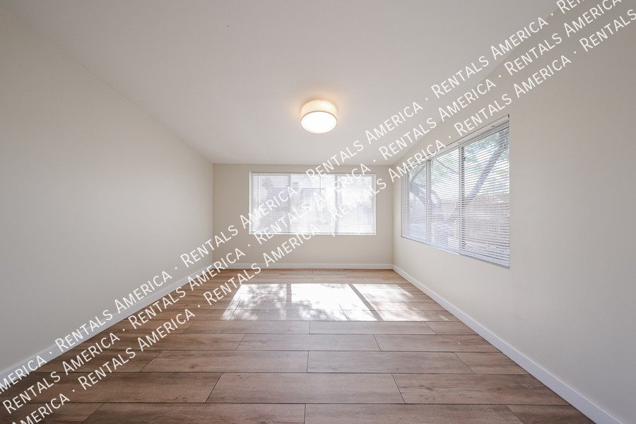 LOCATION LOCATION!  No RENT in NOVEMBER!!! property image