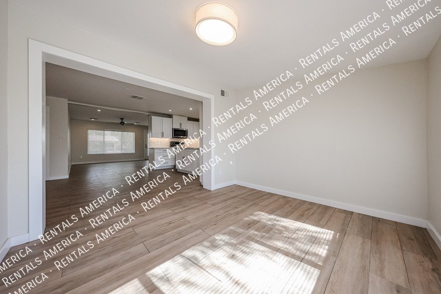 LOCATION LOCATION!  No RENT in NOVEMBER!!! property image