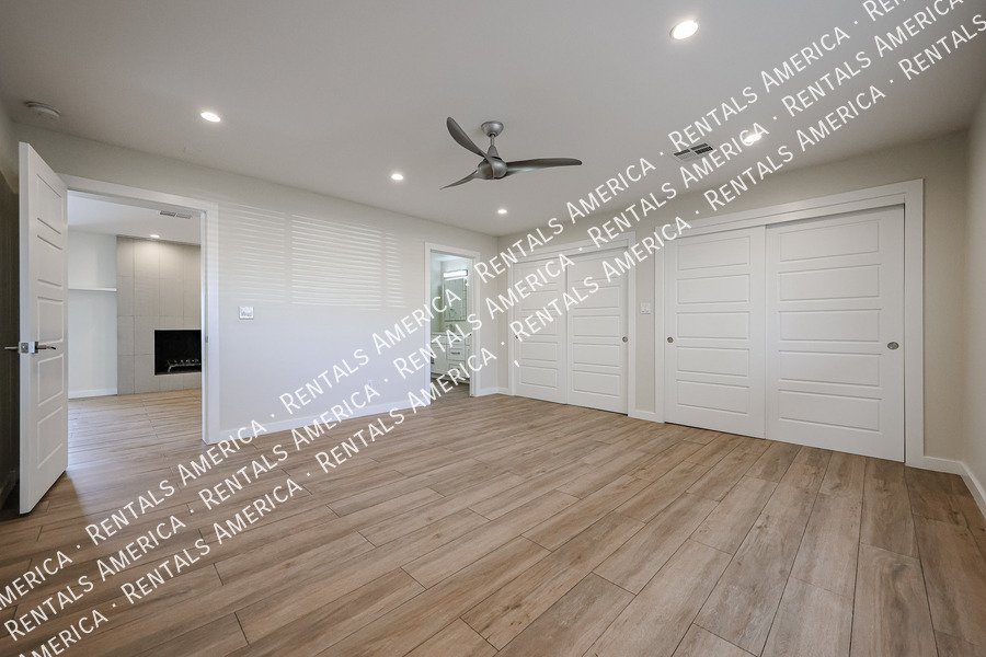 LOCATION LOCATION!  No RENT in NOVEMBER!!! property image