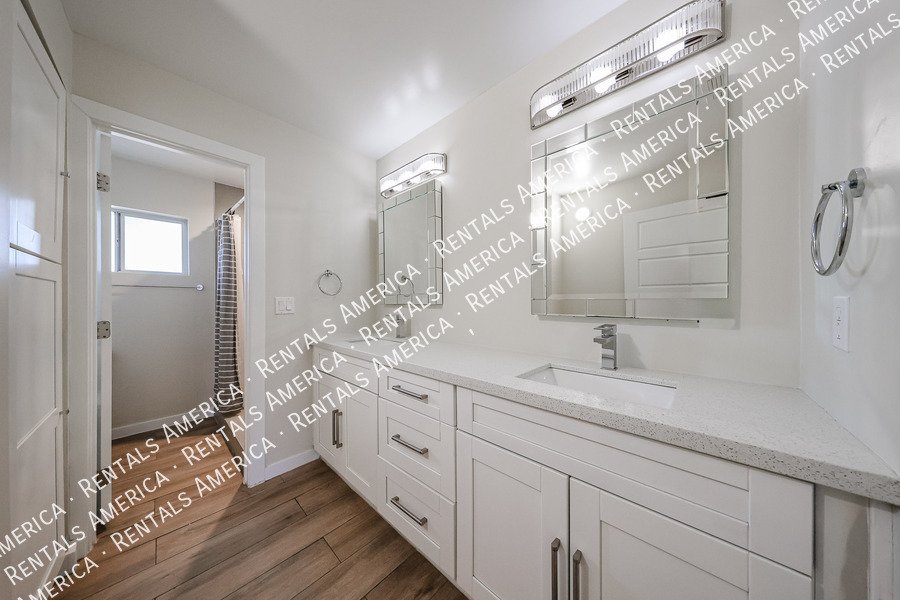 LOCATION LOCATION!  No RENT in NOVEMBER!!! property image