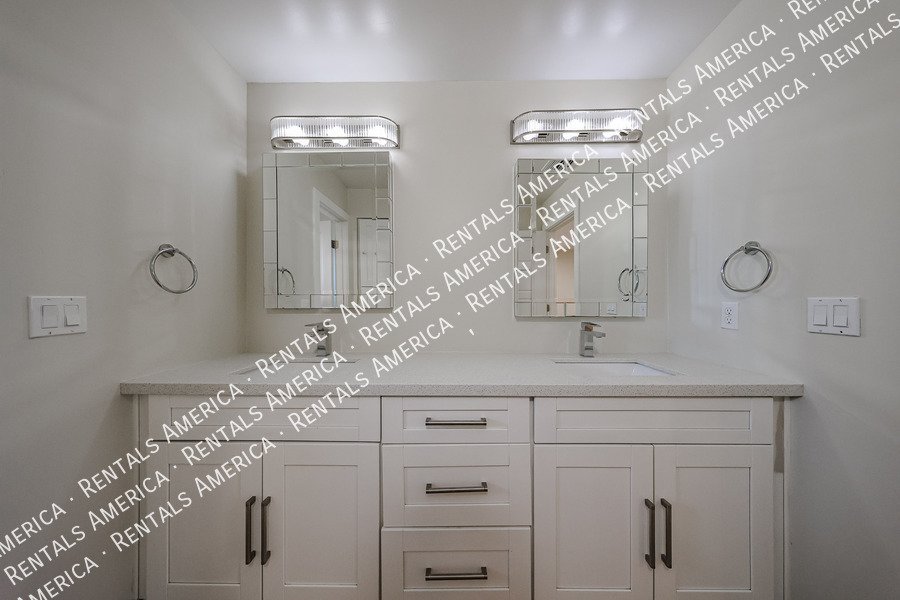 LOCATION LOCATION!  No RENT in NOVEMBER!!! property image