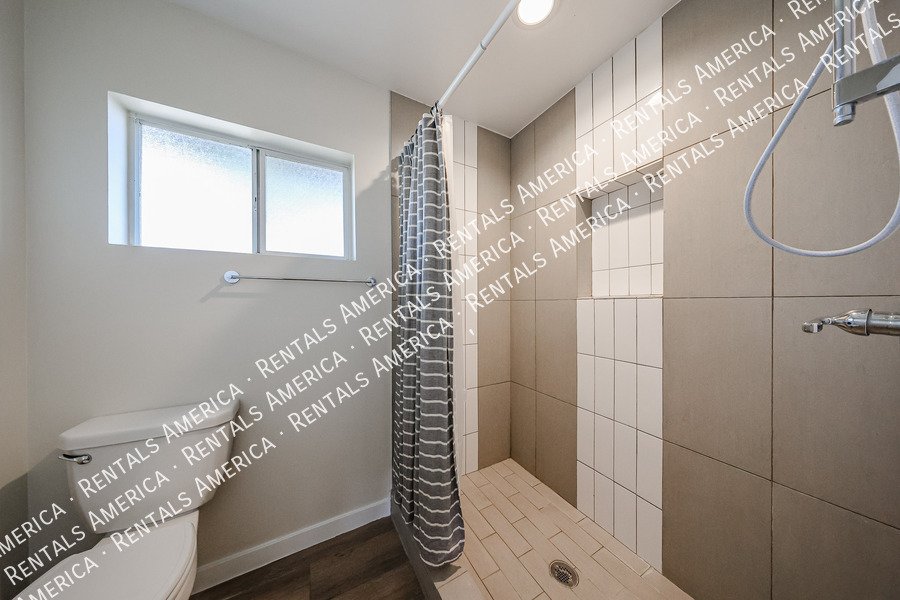 LOCATION LOCATION!  No RENT in NOVEMBER!!! property image