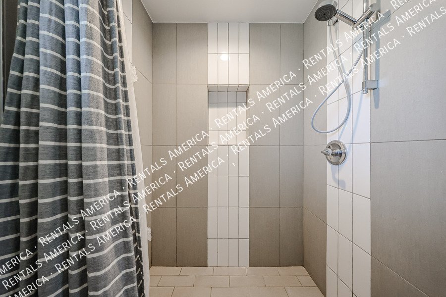 LOCATION LOCATION!  No RENT in NOVEMBER!!! property image