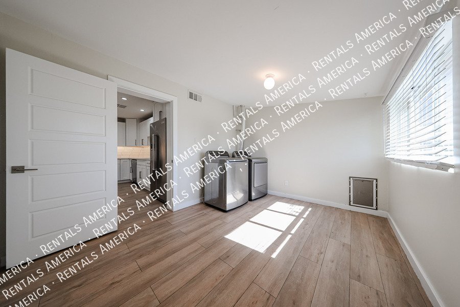 LOCATION LOCATION!  No RENT in NOVEMBER!!! property image