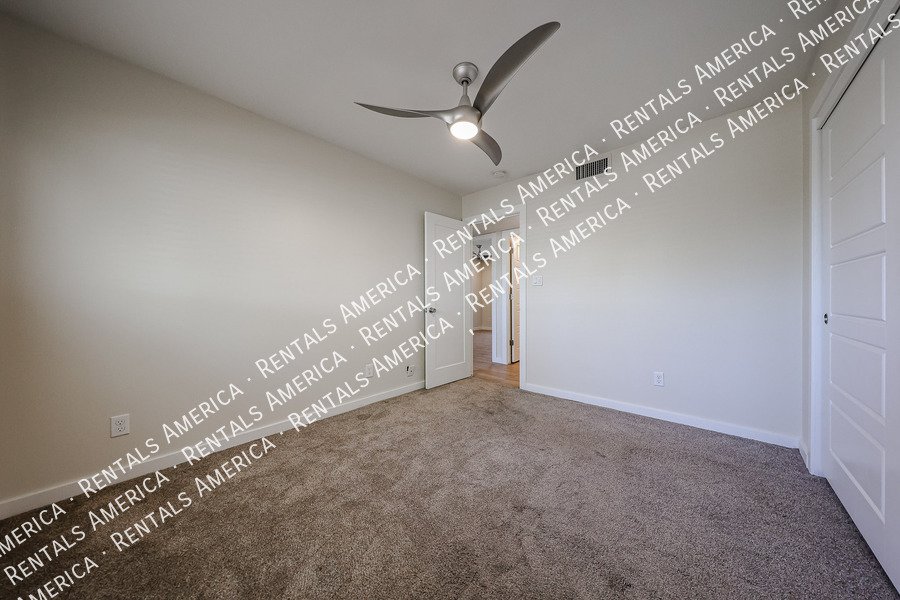 LOCATION LOCATION!  No RENT in NOVEMBER!!! property image