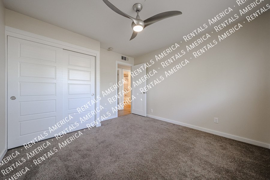 LOCATION LOCATION!  No RENT in NOVEMBER!!! property image