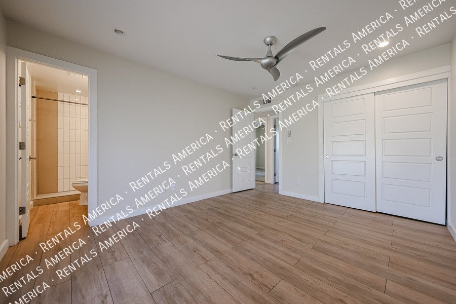 LOCATION LOCATION!  No RENT in NOVEMBER!!! property image