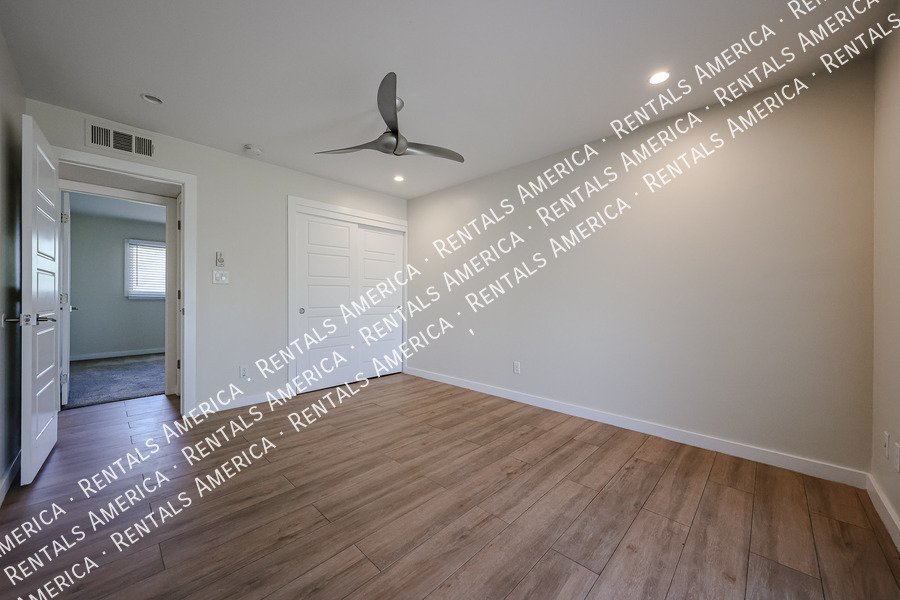 LOCATION LOCATION!  No RENT in NOVEMBER!!! property image