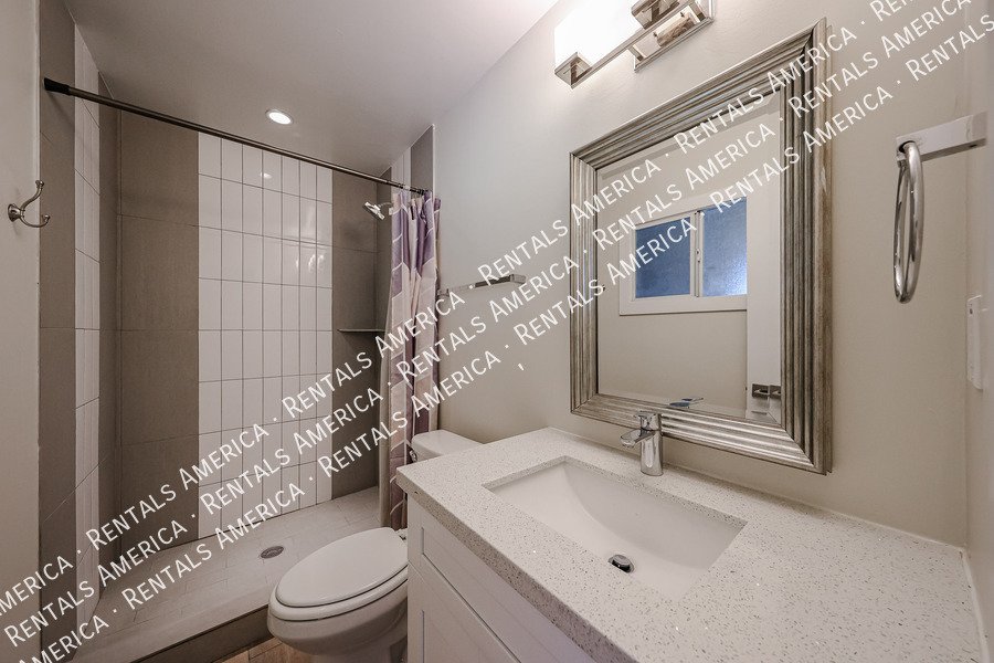 LOCATION LOCATION!  No RENT in NOVEMBER!!! property image