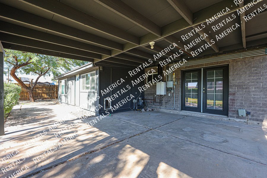 LOCATION LOCATION!  No RENT in NOVEMBER!!! property image