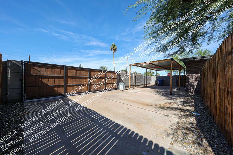 LOCATION LOCATION!  No RENT in NOVEMBER!!! property image