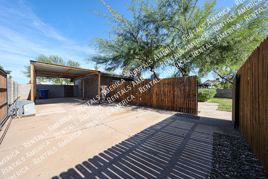 LOCATION LOCATION!  No RENT in NOVEMBER!!! property image