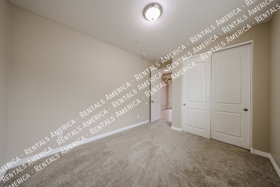 Move In Special! 3 bed 2bath home! Corner lot! property image