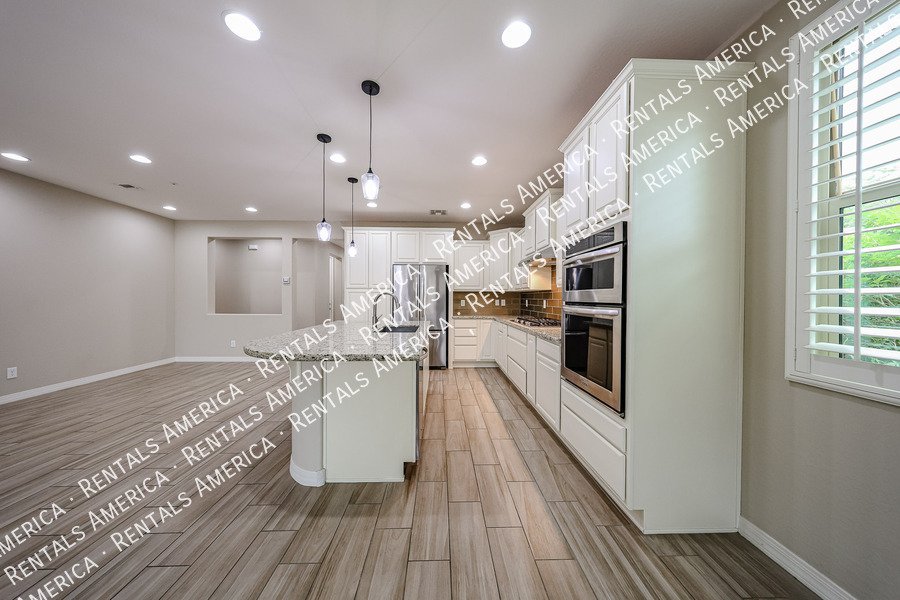 Move In Special! 3 bed 2bath home! Corner lot! property image