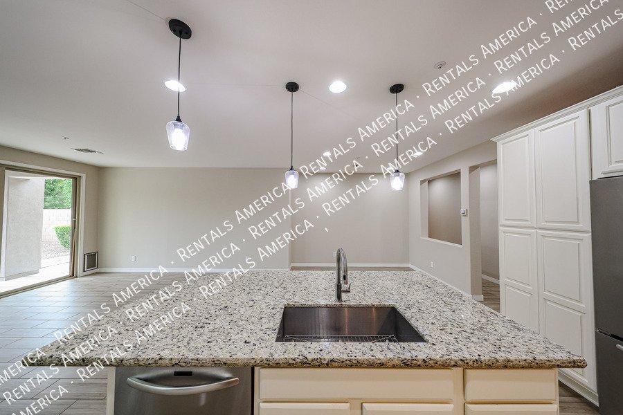 Move In Special! 3 bed 2bath home! Corner lot! property image