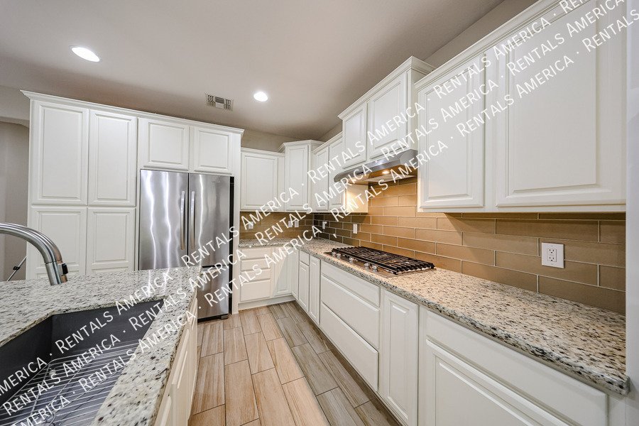 Move In Special! 3 bed 2bath home! Corner lot! property image