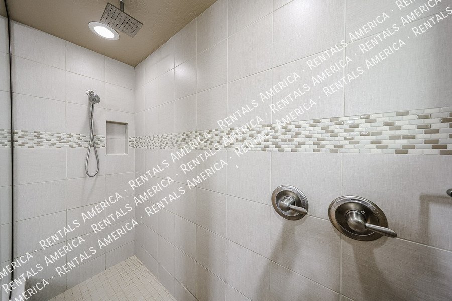 Move In Special! 3 bed 2bath home! Corner lot! property image