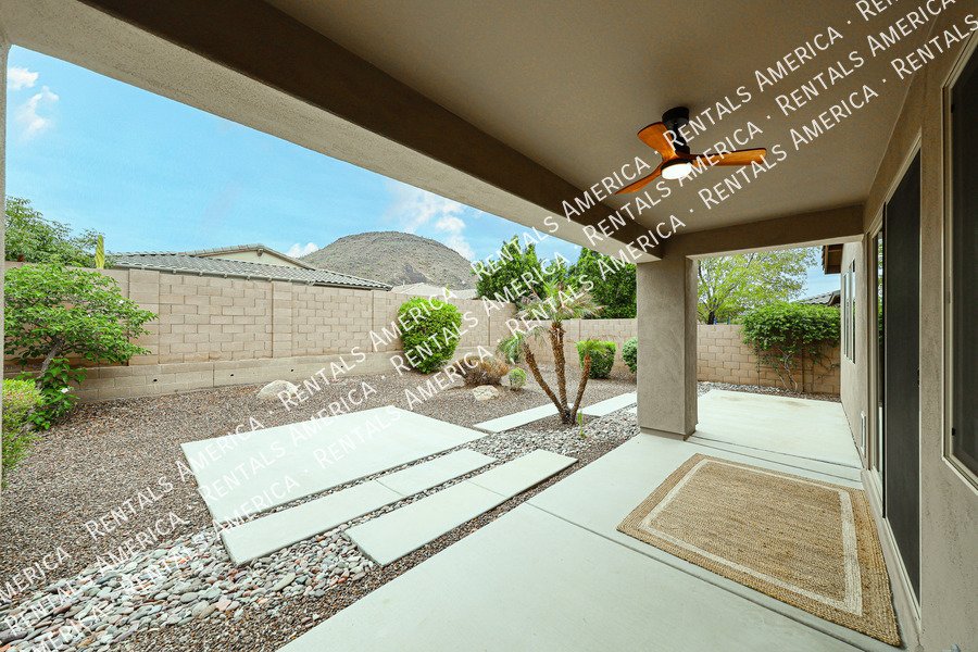 Move In Special! 3 bed 2bath home! Corner lot! property image