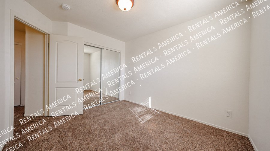 Great San Tan Location! 3 Bed/ 2.5 Bath w/Loft! property image