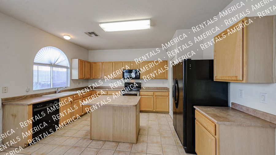 Great San Tan Location! 3 Bed/ 2.5 Bath w/Loft! property image