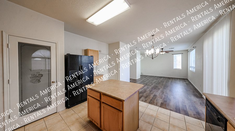 Great San Tan Location! 3 Bed/ 2.5 Bath w/Loft! property image