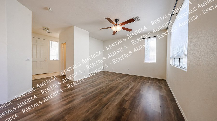 Great San Tan Location! 3 Bed/ 2.5 Bath w/Loft! property image