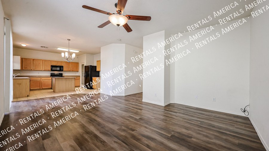 Great San Tan Location! 3 Bed/ 2.5 Bath w/Loft! property image