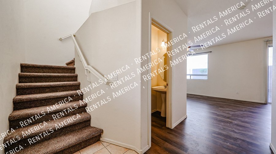 Great San Tan Location! 3 Bed/ 2.5 Bath w/Loft! property image