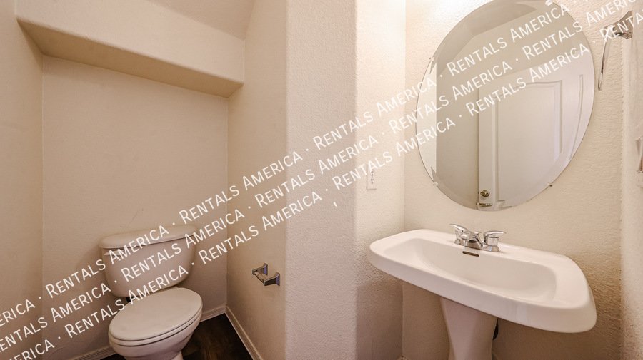 Great San Tan Location! 3 Bed/ 2.5 Bath w/Loft! property image